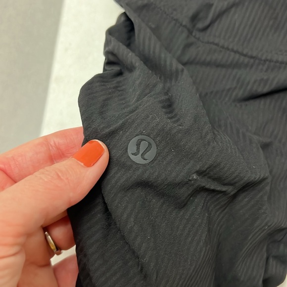 Lululemon pants size 2 - Picture 5 of 6